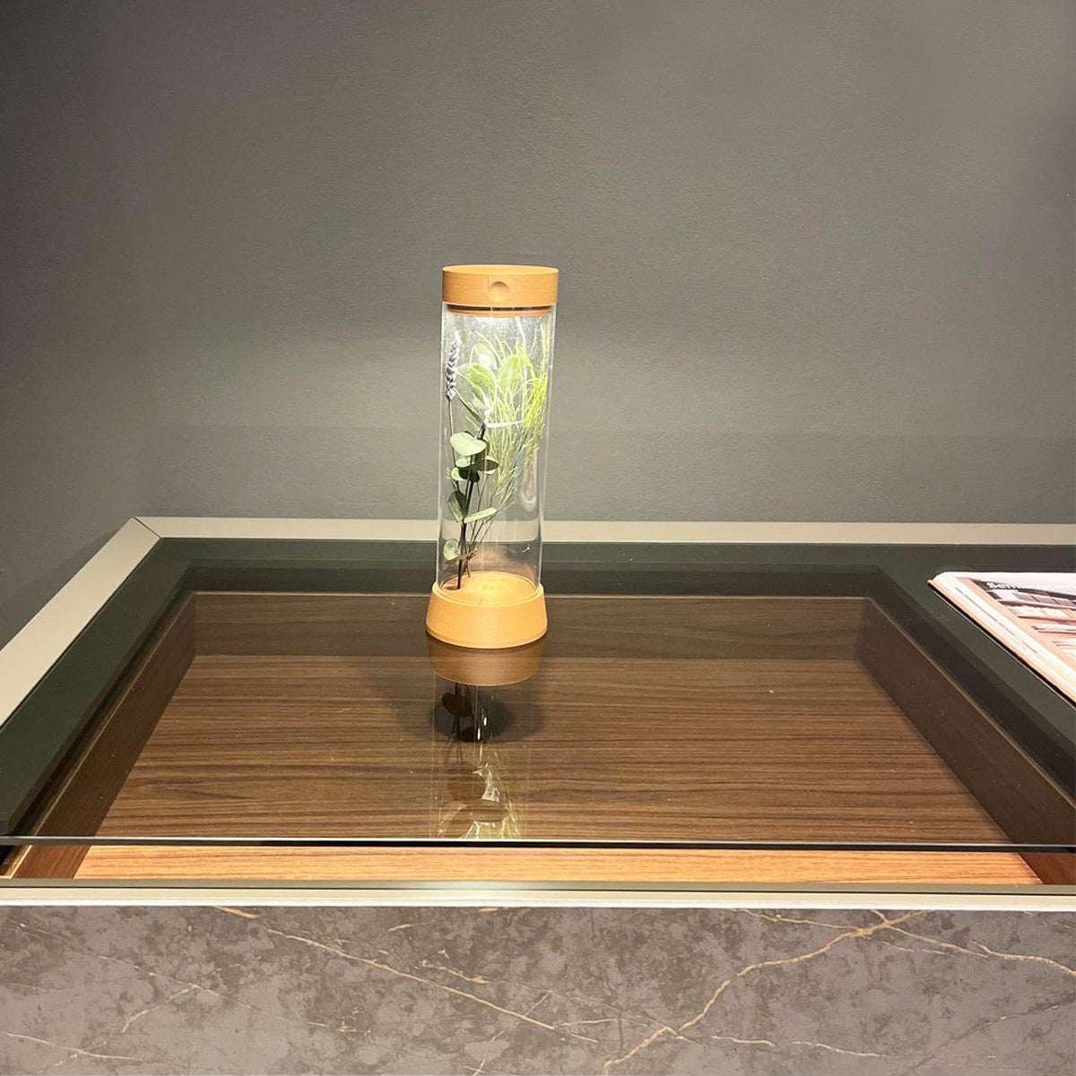 Lámpara de mesa recargable EOS, iluminación LED sostenible