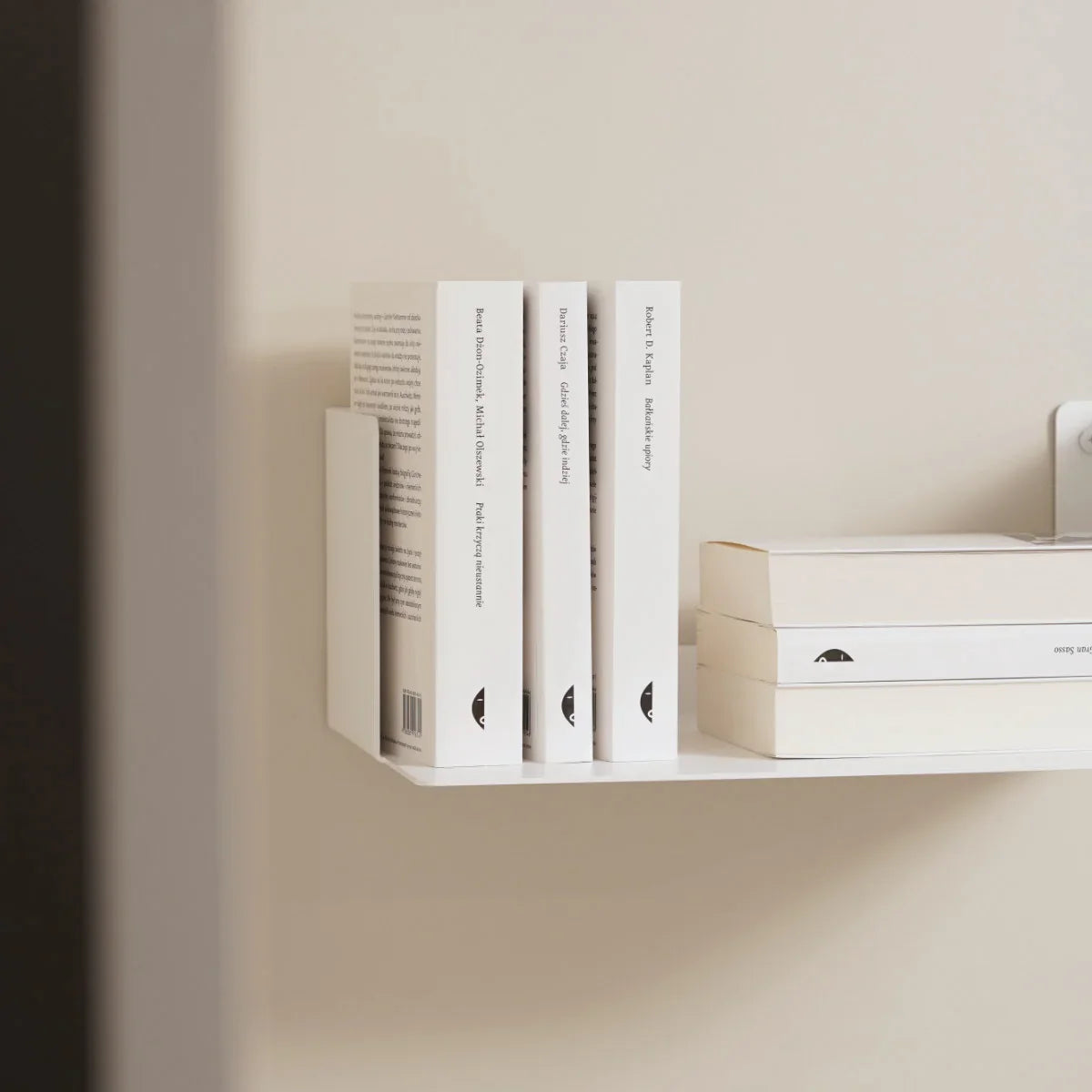 Estantería metálica Firenze – estante flotante para libros